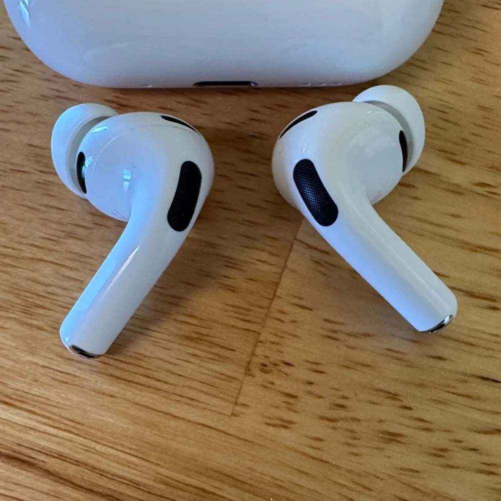 Apple AirPod Pro 4.